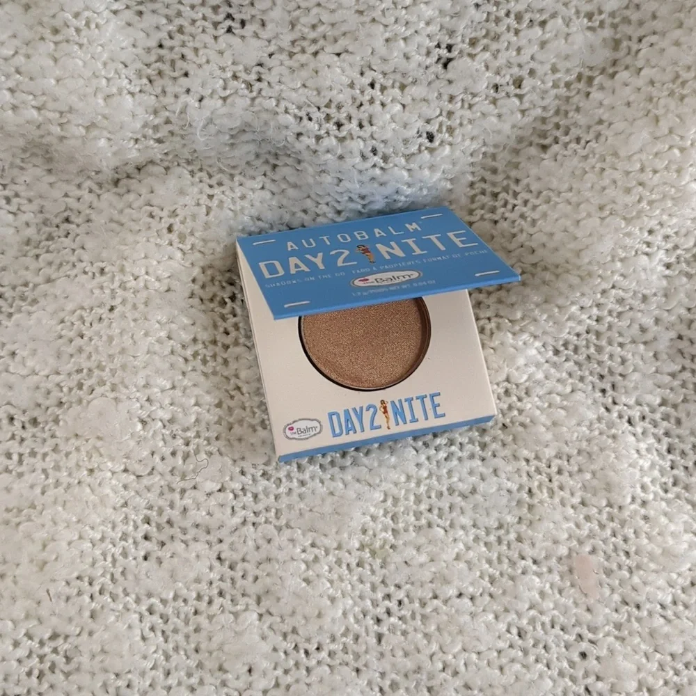 theBalm Cosmetics AUTOBALM DAY 2 NITE Single Eyeshadow in Wall St, 1.2g/0.04oz